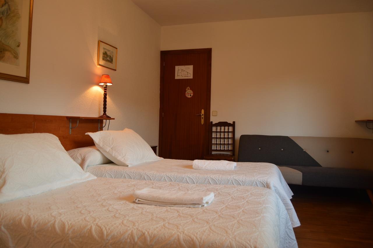 Pension El Peregrino De Larrasoana ภายนอก รูปภาพ