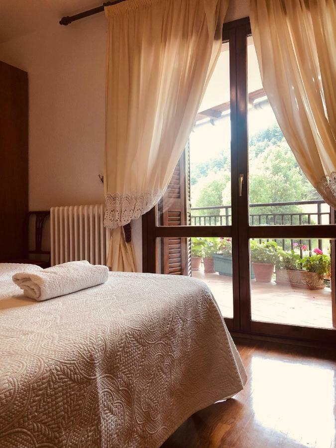 Pension El Peregrino De Larrasoana ภายนอก รูปภาพ